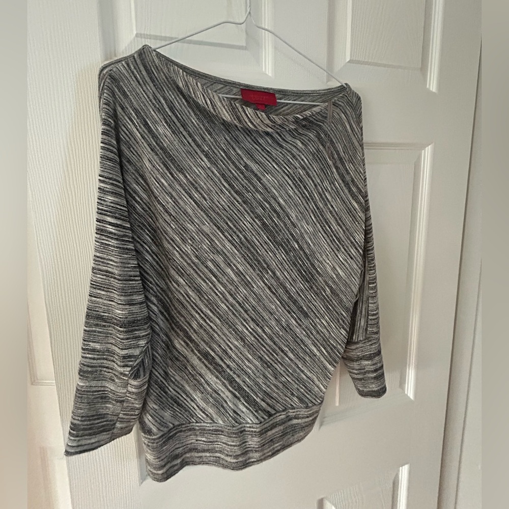 Jennifer Lopez grey/silver top